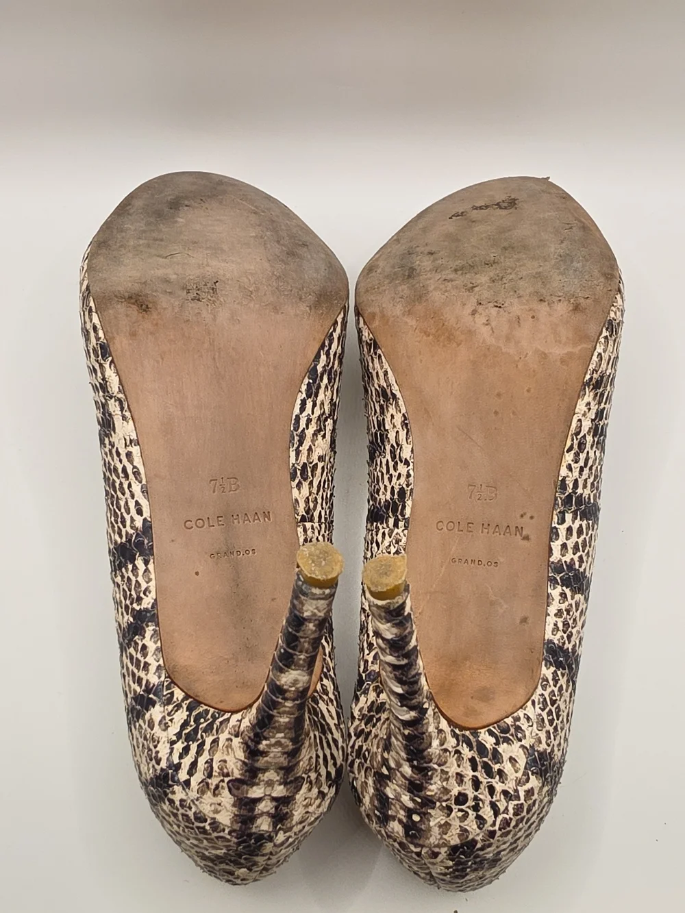 Cole Haan Snake-Print Leather Pointed Toe Pumps Size 7.5B